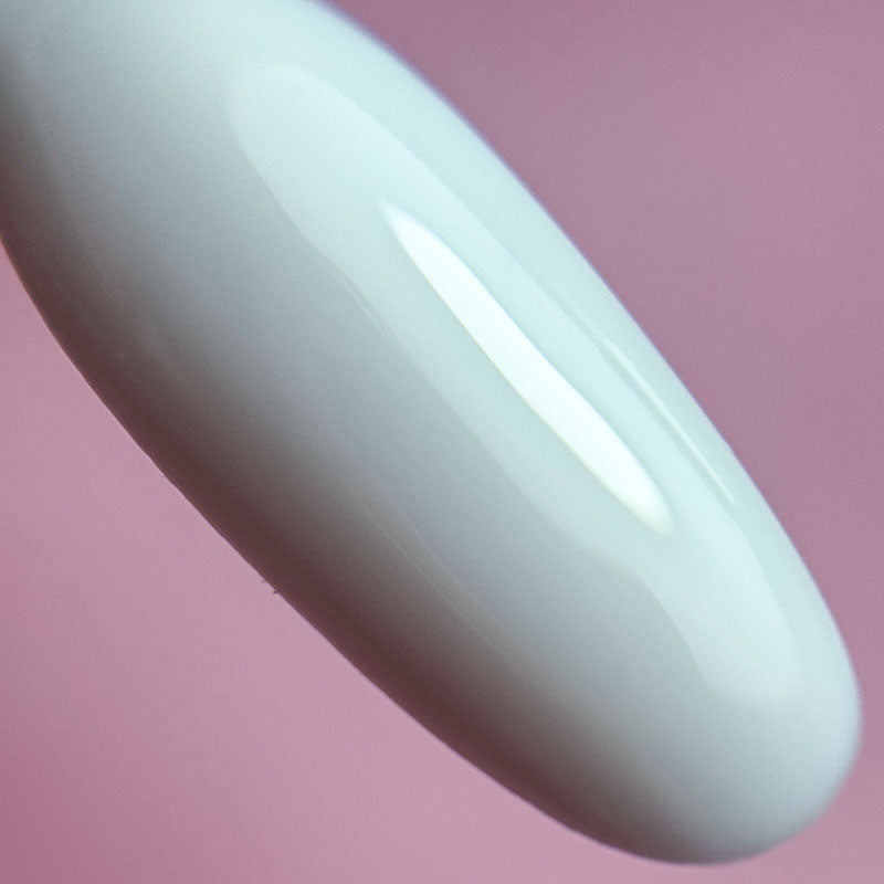 Sens Base Gel – Milky White – rezultat pe unghii, nuanță alb lăptos
